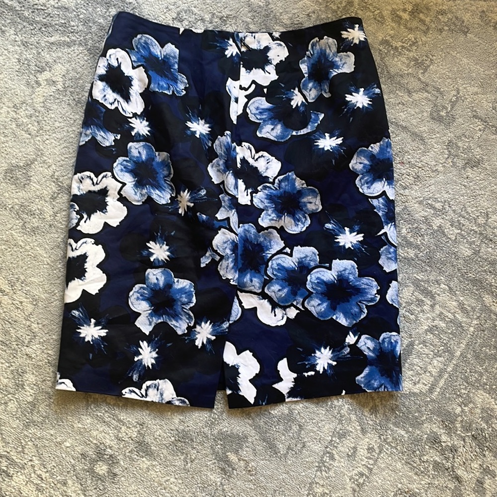 Petite Lord & Taylor Blue Floral Pencil Skirt - Picture 4 of 5